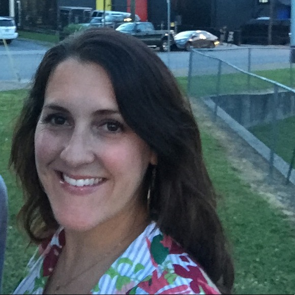 Meet your Posher, Amy - Picture 2 of 2